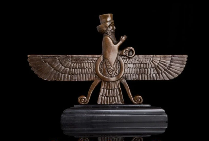 

Art Deco Sculpture Exotic Man With Eagle Wings Walking Bronze Statue decoration bronze factory outlets