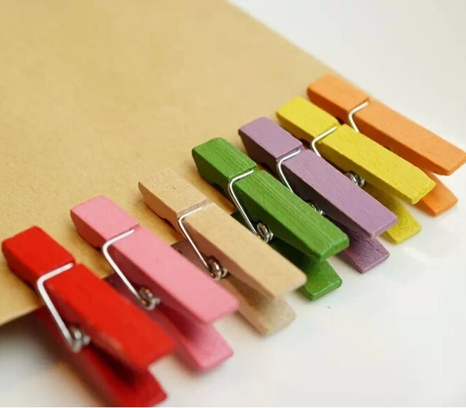 

20PCS/lot 3.5cm Color Wood Clips Random Mini Colored Spring Photo Paper Peg Pin Clothespin Craft Clips Party Decoration supplies