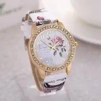 Reloj mujer для женщин часы Роза цветочным узором циферблат женские наручные часы кожа Граффити Ремень Дамы relogio feminino