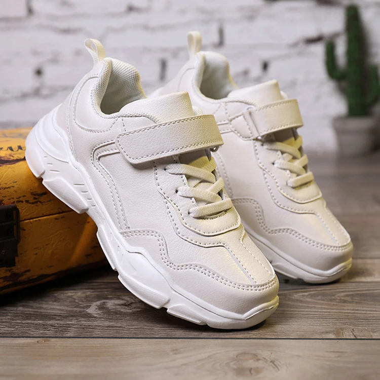 boys white sports shoes