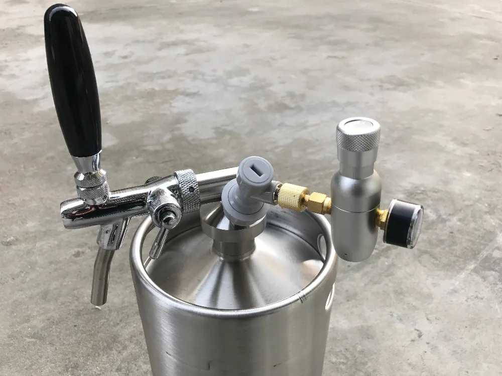 кран для кег газа 3 выхода. помпа для кеги 30 литров. насос для кеги. кран-помпа для розлива из кег. дозатор для кеги 2 дюйма.