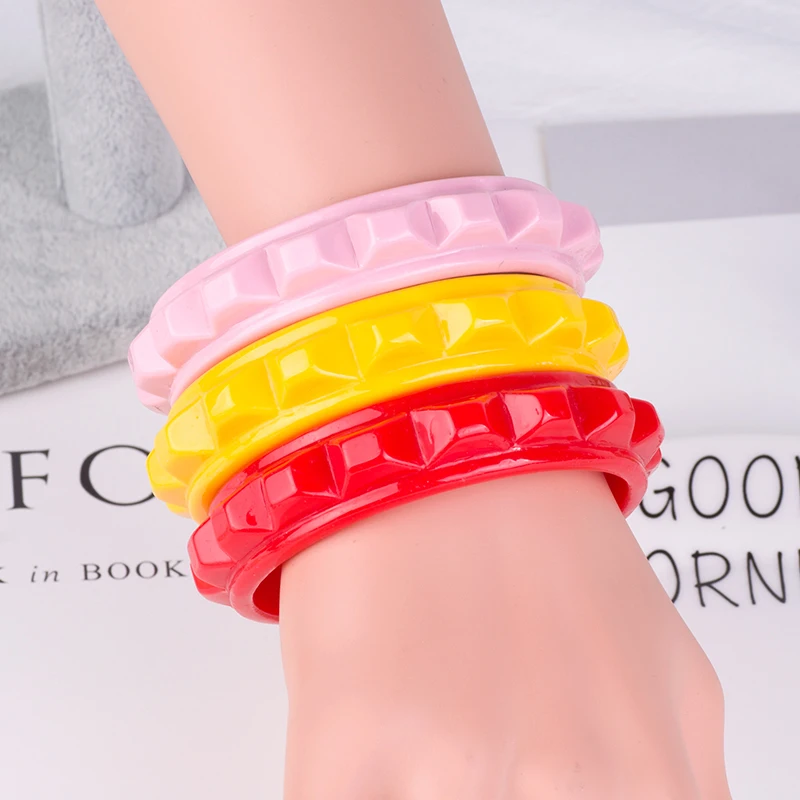 Classic Fashion Acrylic Cuff Engraved Bracelets Bangles for Women Wide Red Resin Vintage Simple Wedding Bracelet Jewelry 2018 (3)