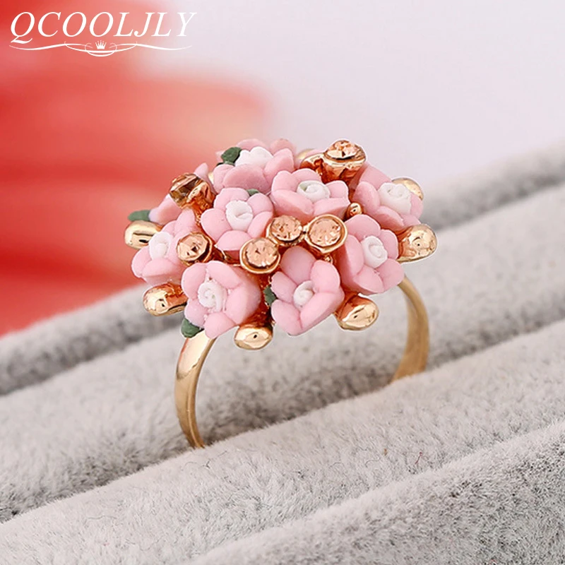 

QCOOLJLY Hot Sale Fashion Luxury Blooming Flower Women Engagement Jewelry Crystal Female Wedding Finger Flower Rings