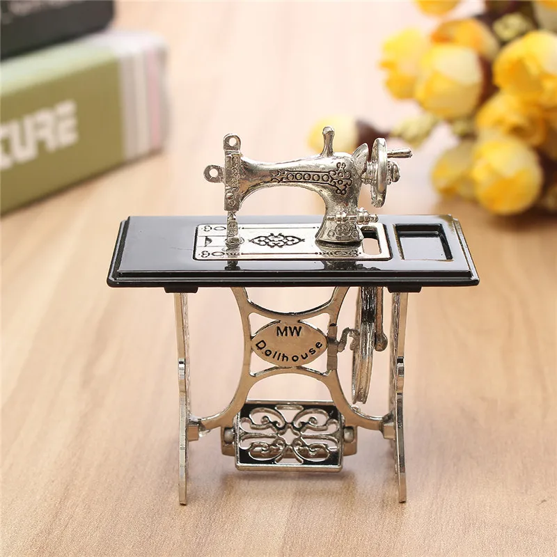 Miniatura Toy Vintage Miniature Sewing Machine Furniture Toys Gifts For 1/12 Doll House Decor Retro Children Toys Accessories