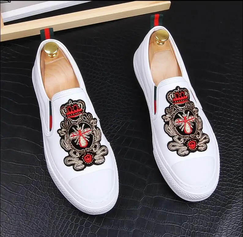 NEW Luxury embroidery bees Casual Shoes Men Loafers Slip on High Quality Designer Shoes Men Moccasins Sneaker Footwear Male - Цвет: Белый