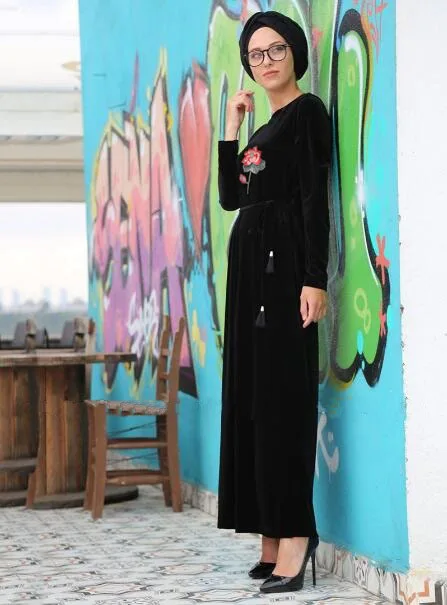 Black (4)