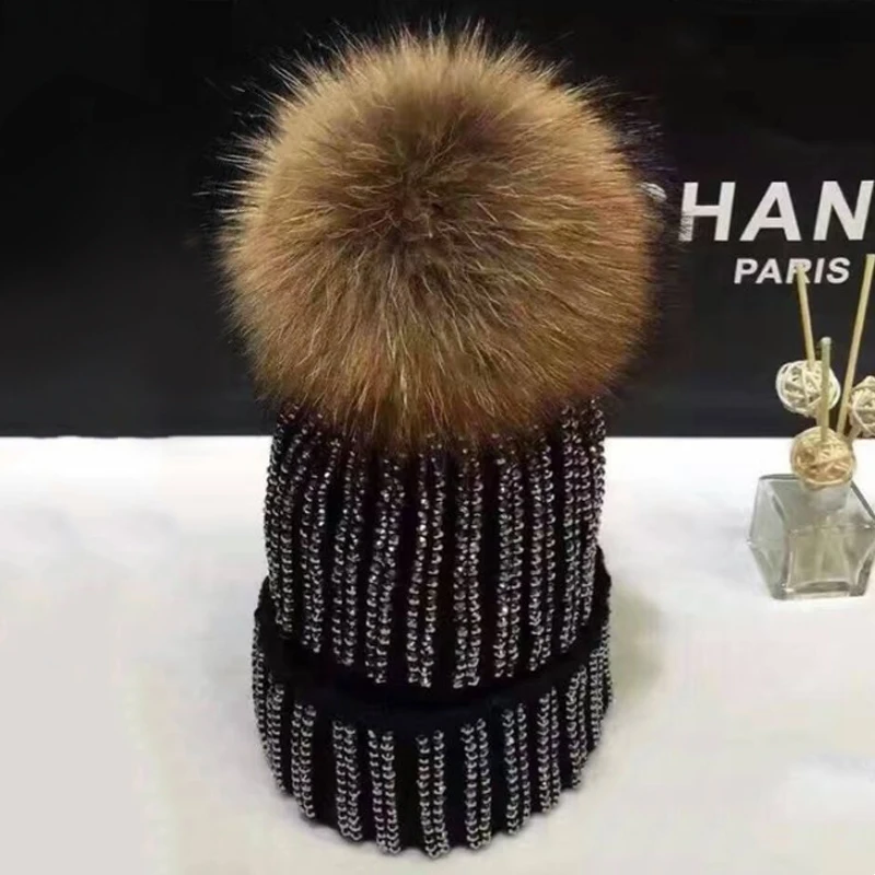 pom pom hat (2)