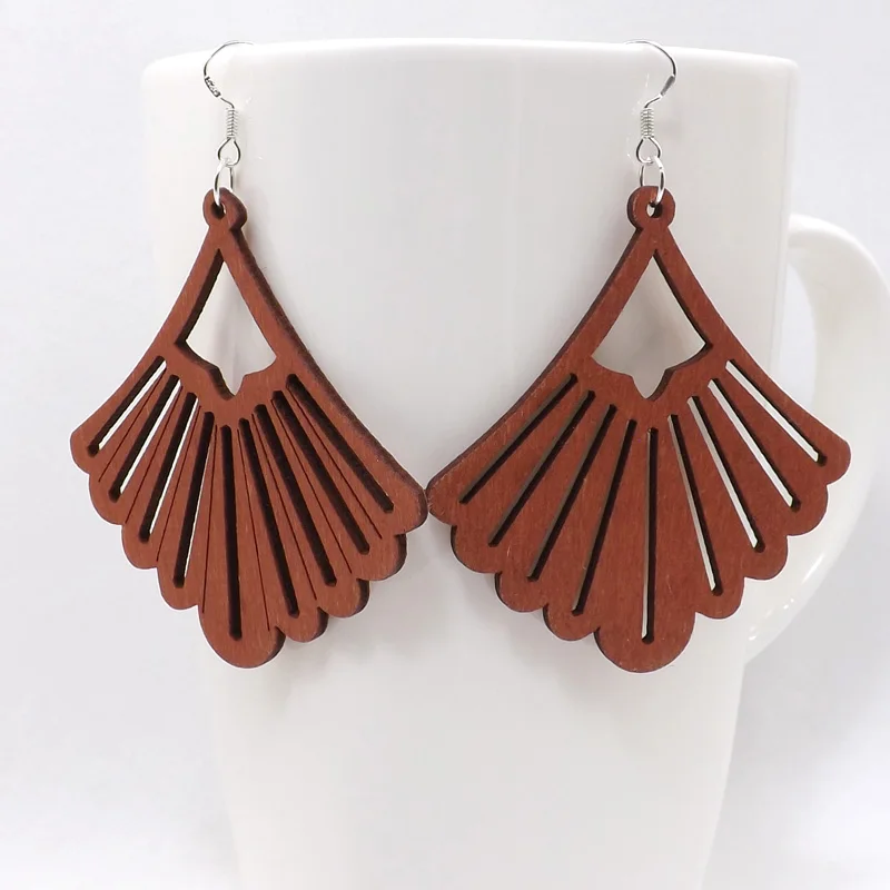 

Qiaohe 1 Pair Good Quality Wood Earrings Organic brown Hollow African Woman Wooden Brincos Pendant 5.9x6.3cm/2.3x2.5'' E54