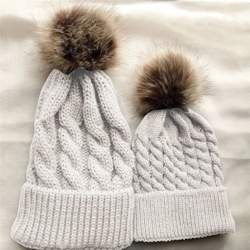 Новинка года, брендовые зимние теплые вязаные шапки с шариками для мамы и детей, одноцветная хлопковая Шапка-бини, 2 шт., теплые шапки-бини, подходящие шапки - Цвет: Белый