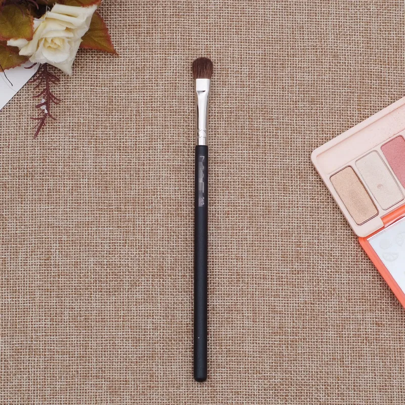 

Brand High Quality Horse hair Eye shadow brush accurate Modification Cosmetic brush Nasal brush Professional cosmetic tool 1 pcs