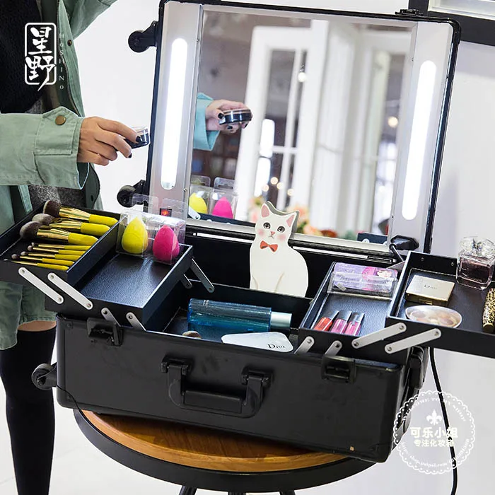 

Aluminum Professional Trolley Makeup Case with lights Beauty Case with inner light tube Portable makeup Box with Lights