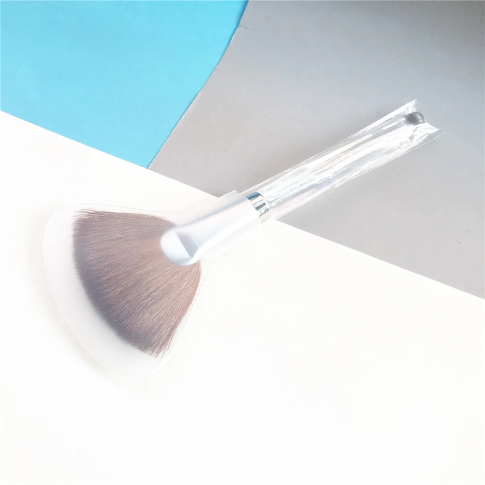 Trish McEvoy Brush 62 Fan Brush _ 8