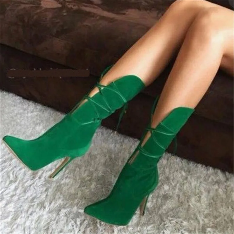 Брендовые дизайнерские женские зеленые сапоги до середины икры на шпильке; замшевая обувь на высоком каблуке с вырезами; женские сапоги-гладиаторы с перекрестной шнуровкой и острым носком