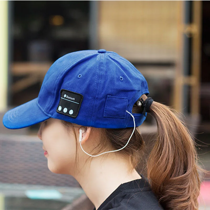 beanie with earphones