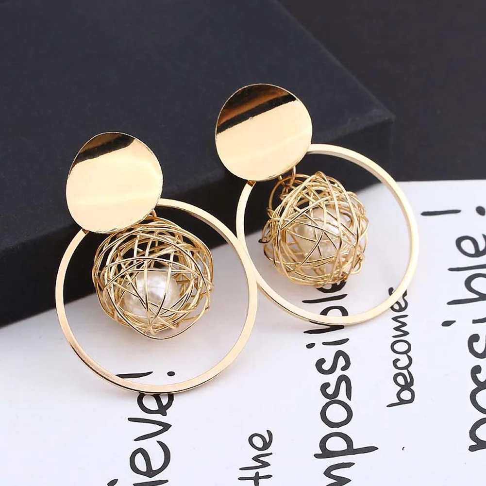 

Woman Exquisitive Pearl Round Ring Fabala Metal Hollow Dangle Party Modern Jewelry