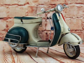 

Red Helmet Classic Motorcycle Model 100% Handmade Old Iron Sheet Model VESPA 1:12 Retro Metal Piaggio Scooter Sheep Motor Kid