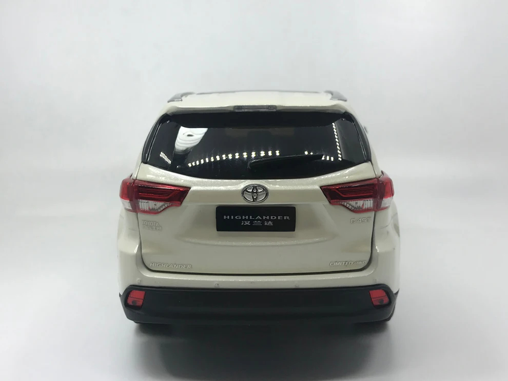 Модель Paudi 1/18 1:18 Масштаб Toyota Highlander белый литой модельный автомобиль игрушка, модель автомобиля двери открытые