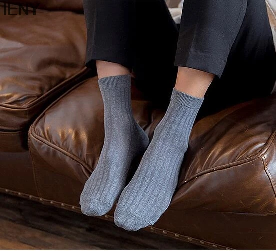 

IENY Men's wild solid color casual cotton socks Pure color dark vertical tube men's socks
