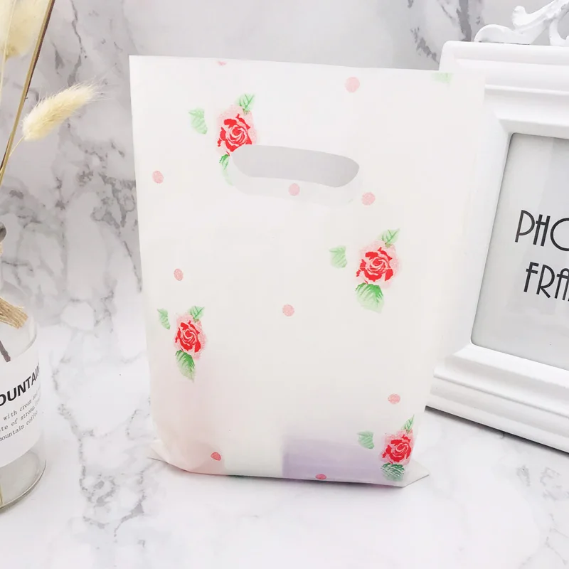 

100pcs / lot Beige Red Rose Plastic Gift Bag Boutique Carrier Shopping Bags 15X20CM Plastic Gift Bags With Handles Z409