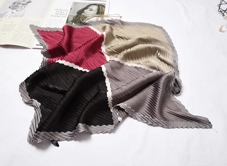 Плиссированный квадратный шарф, маленький шелковый шейный платок, одежда для женщин, мнущаяся Геометрическая Бандана с принтом, Женский носовой платок