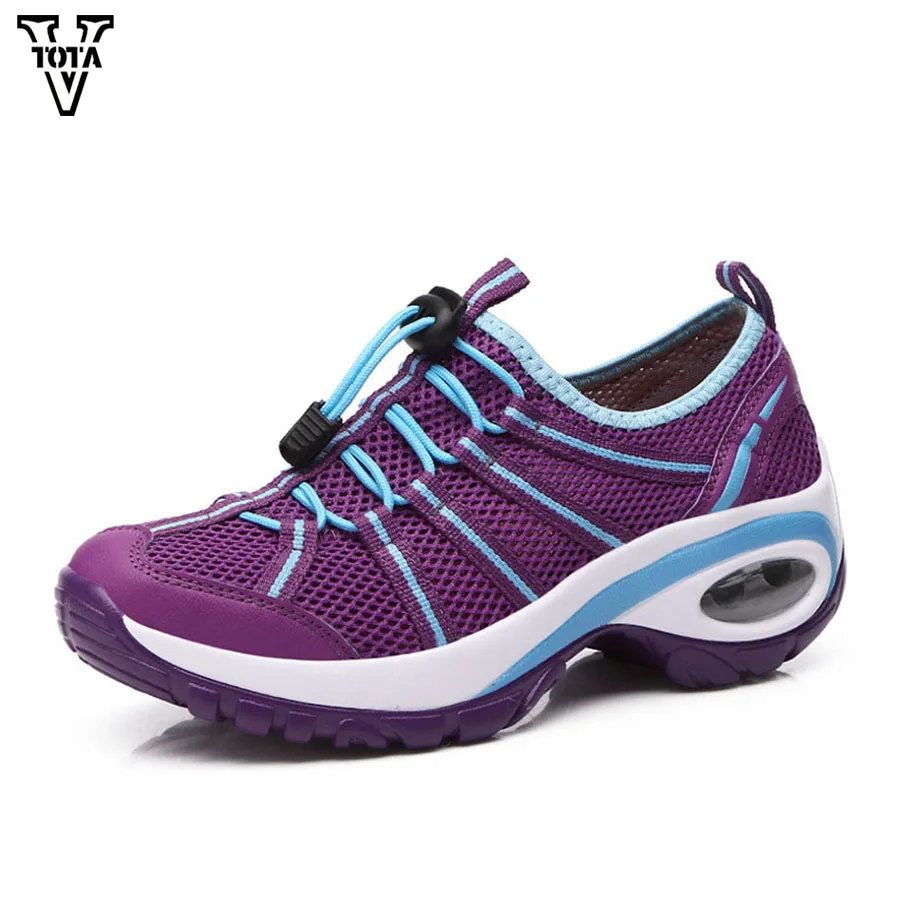 round toe sneakers