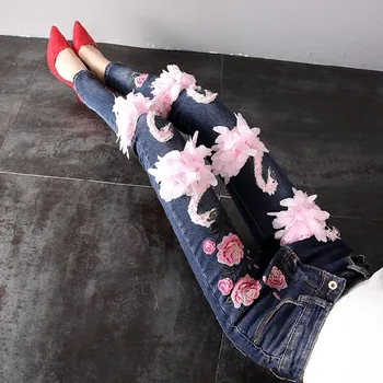 

2018 Autumn Winter New Fashion Womens Jeans Pink Swan Embroidered Cowboy Pants Slim High Waist Denim Pencil Pants Denim Trousers