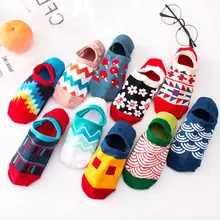 Винтаж Повседневное красочные жаккард с геометрическим узором невидимые лодочки носки Для женщин девочек японский Multi Силиконовая полоска Нескользящие хлопковые чулки