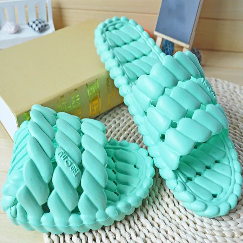 

New summer home slippers Women's bathhouse leaking water drag couple hollow bathroom slippers wholesale home slippers
