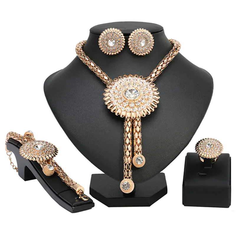 

Exquisite 2019 Dubai gold Jewelry Set Wholesale Nigerian Wedding Fashion African Beads Jewelry Set Brand Woman Costume Design