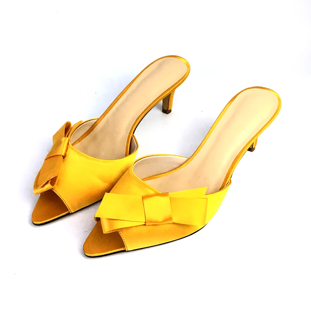 Aiyoway/босоножки без задника на среднем каблуке с бантом; босоножки; цвет золотой, атласный; женская обувь с острым носком; повседневная обувь для отдыха; слипоны