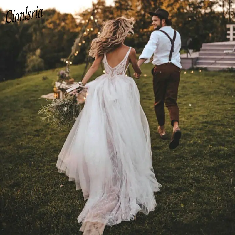 

Vestido de Noiva 2019 Sexy Lace V neck Backless Beach Wedding Dress Beading Spaghetti Straps Tulle Boho Wedding Dresses