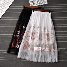 Сезон: весна–лето модная эластичная лента талии цветок emboridery длинные юбки из сетки женские с высокой талией кружева сетки плиссированные юбки