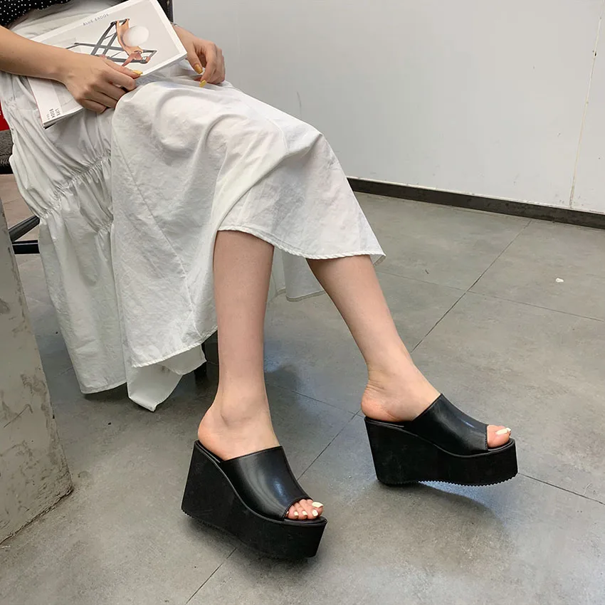 AIYKAZYSDL/женские босоножки на платформе черные тапочки из синтетической кожи тапочки шлепанцы на танкетке повседневная обувь шлепанцы на высоком каблуке