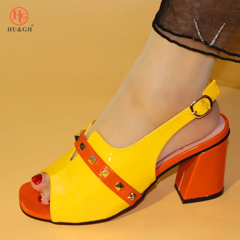 

2019 Latest Design Yellow Mid Heels Women Wedding Shoes Nigerian Wedding Party Rhinestones Pumps African Women Sandal Shoes