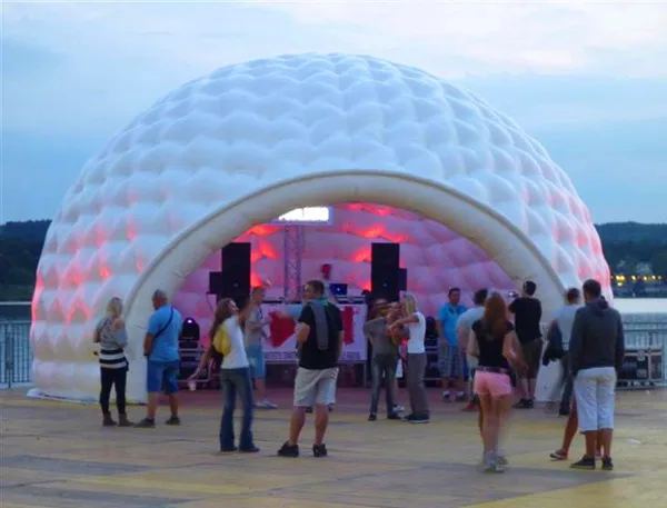 inflatable  tent  (8)