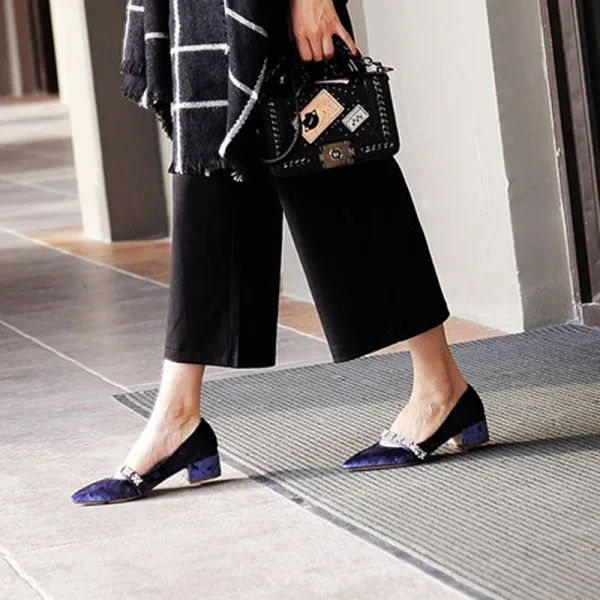 navy_suede_vintage_pumps