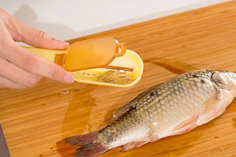 1PC-Plastic-Cleaning-Scraping-Fish-Scales-Knife-Tool-Scraping-Remove-Tool-Transparent-Store-Box-Kitchen-Gadget-KC1552 (5)