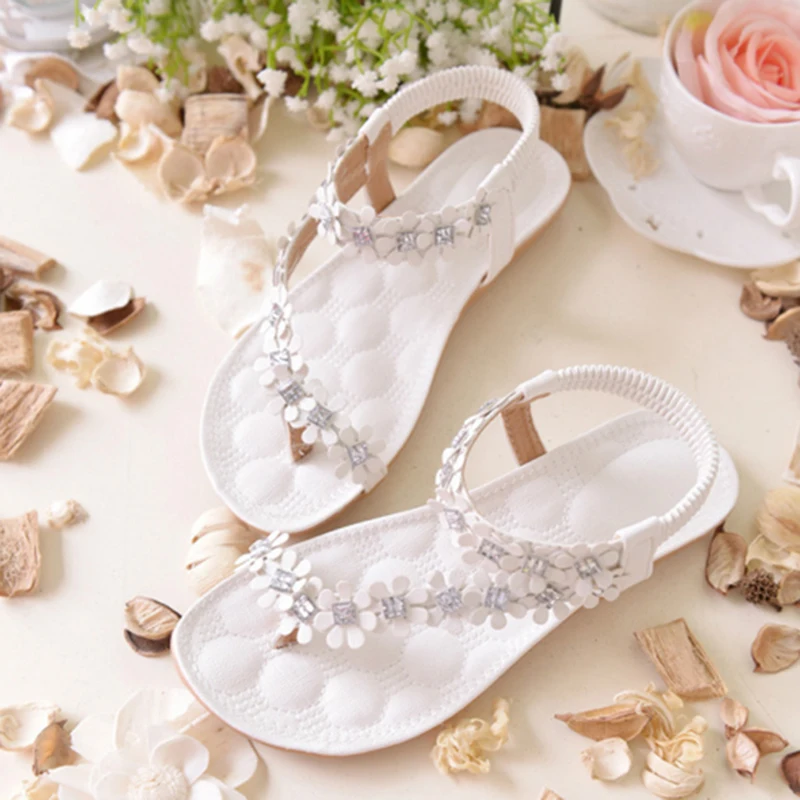 2018 الصيف النساء الصنادل أزياء البوهيمي الزهور Sandalias الإناث عارضة ثونغ الشقق أحذية الكريستال حجر الراين صندل حزام الظهر