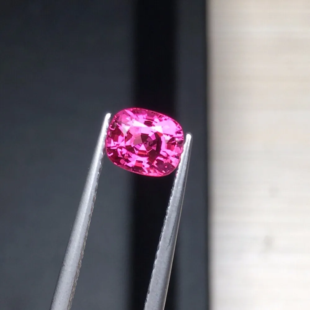 

GIL Certificate Burma Myanmer Origin 1.09ct Natural Hot Pink Spinel Gemstones Loose Stones Loose Gems