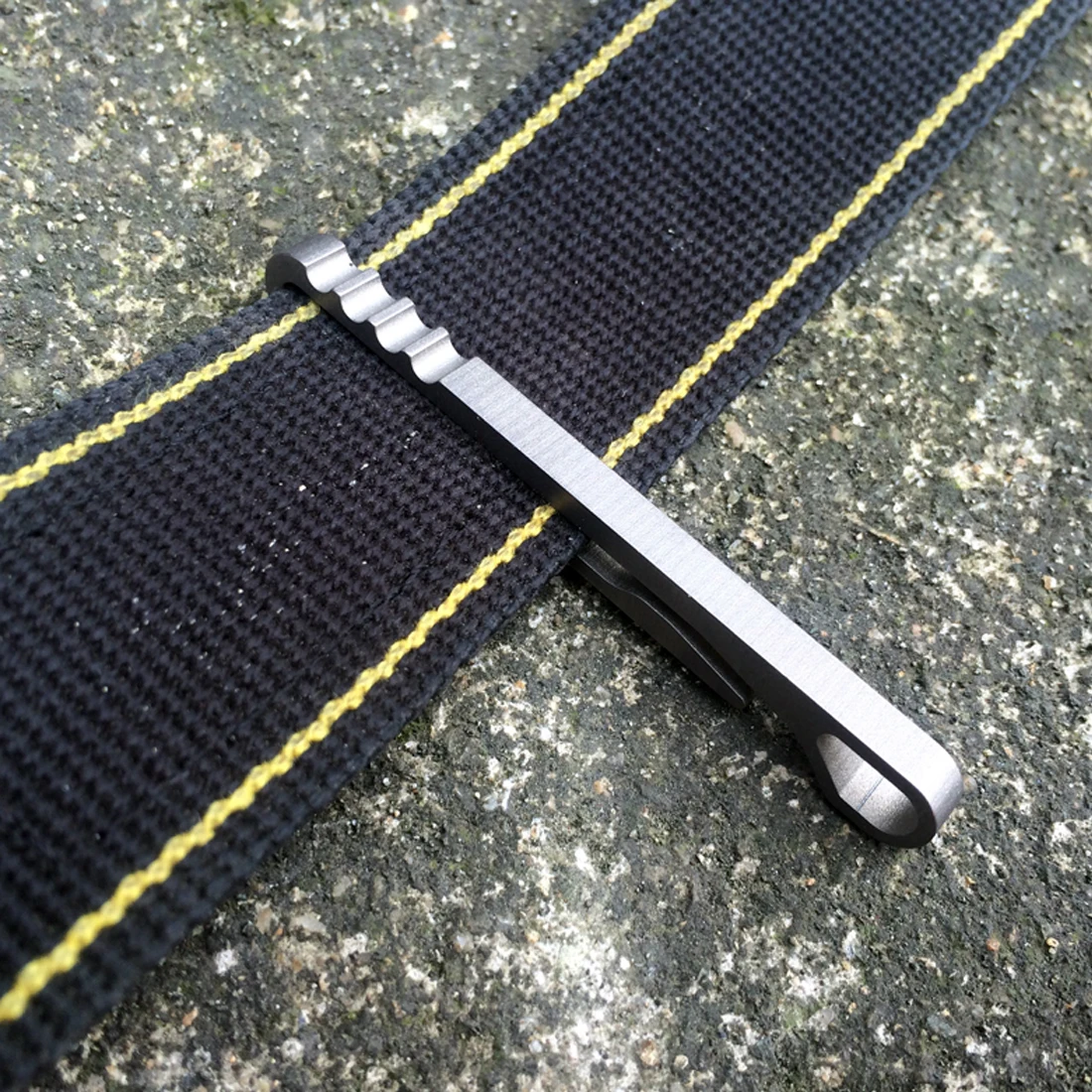 

EDC Camping Equipment Titanium Alloy Rattlesnake Hanging Buckle Portable Quick Draw Key Ring Tool For Climbing Hiking Camp