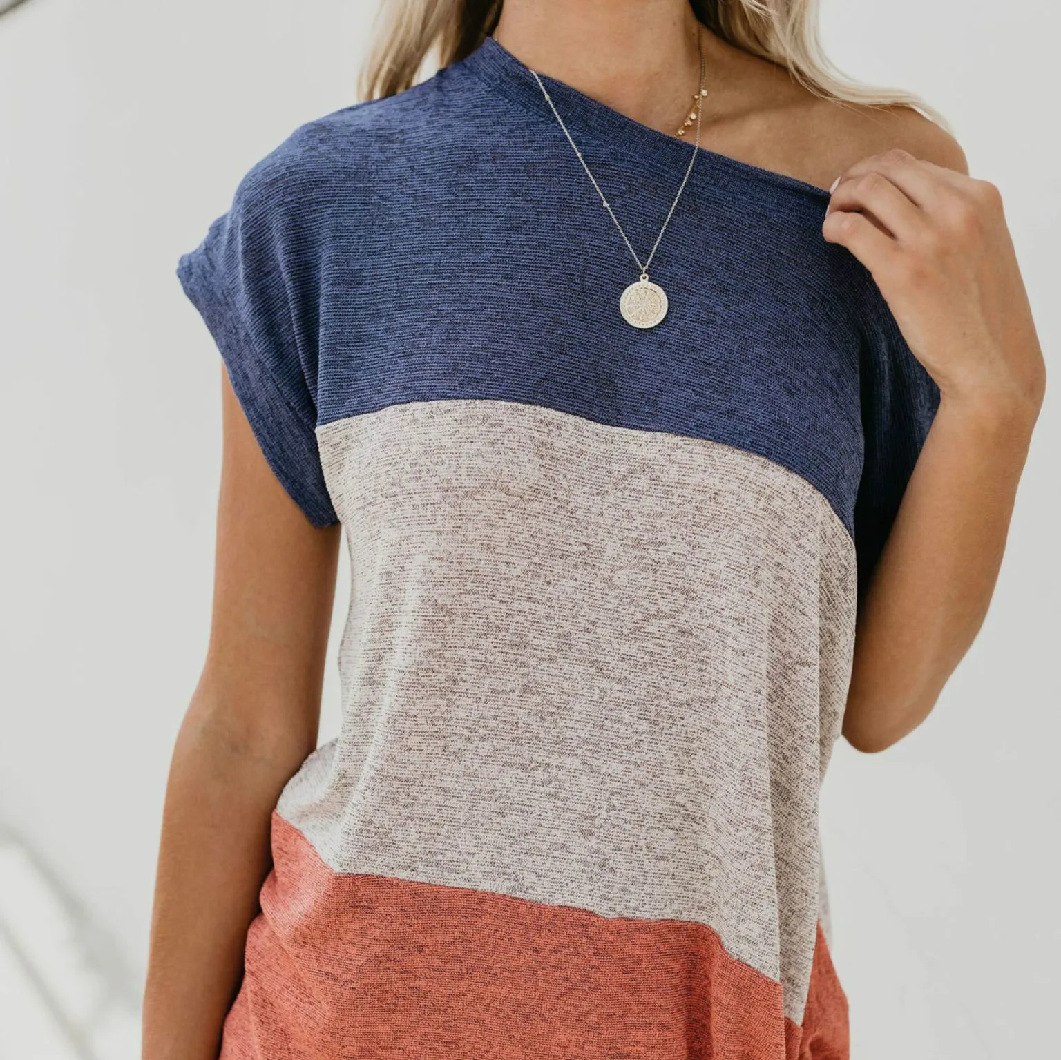 

2019 Knot Front Contrast Color Block Batwing Sleeve Knitted Women T-shirt Tops