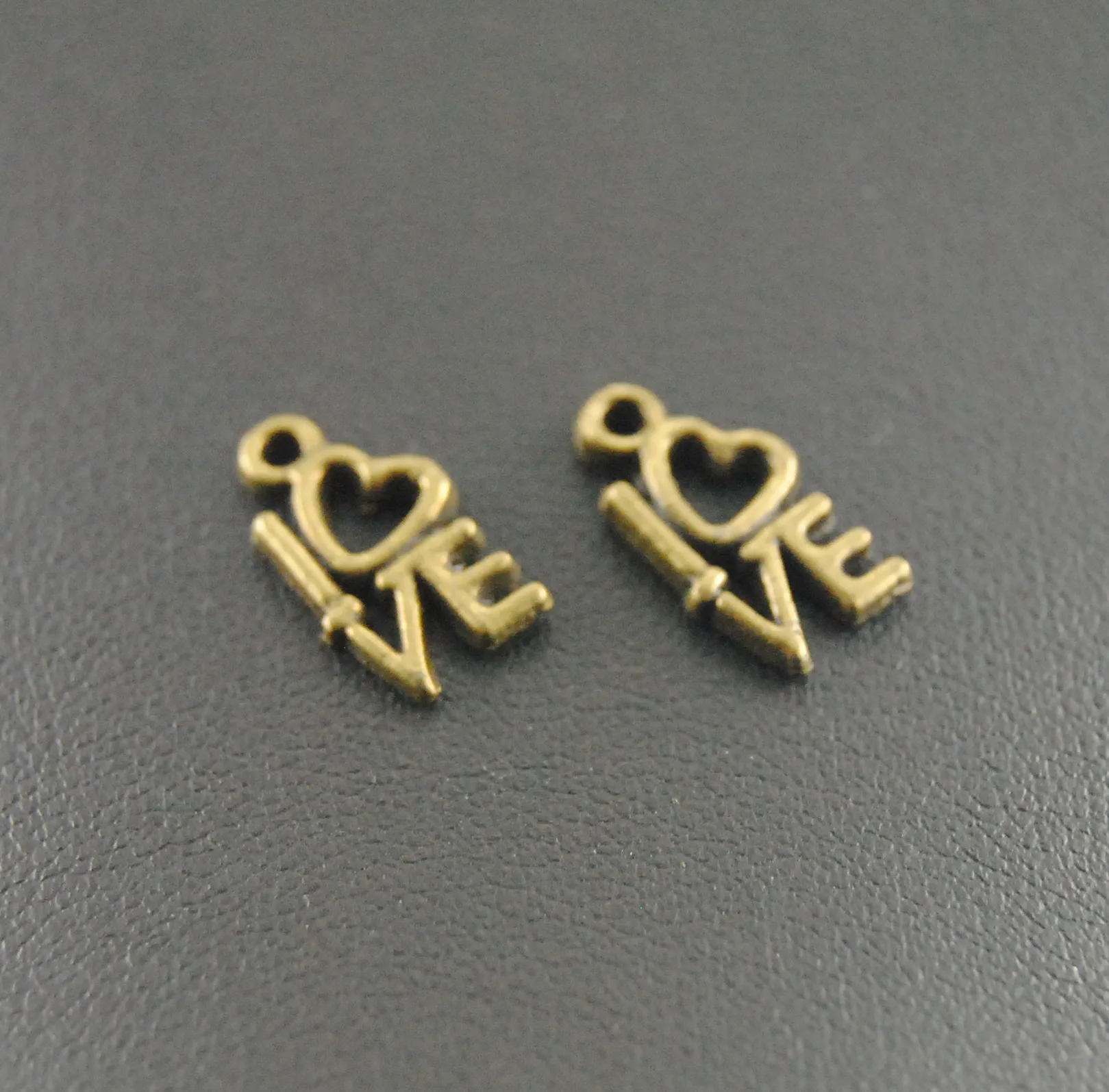 

100 pcs Antique Bronze I Love You Charms for Bracelets & Bangles jewelry pendant Finding 14x8mm A255