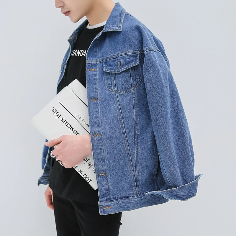 In the spring of 2017 new men's classic all-match casual washing fresh style loose denim jacket light blue / dark blue clothes