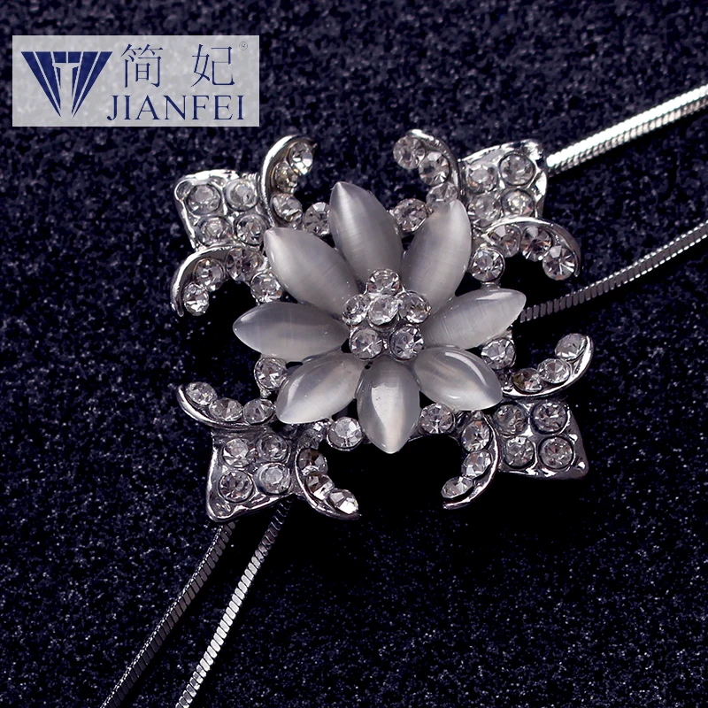 

Snowflake Shape Fashion elegant sweater chain long crystal snow pendant water drop accessories long decoration necklace4