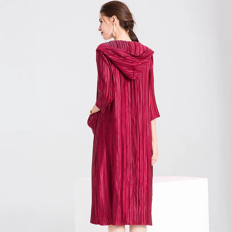 Trench Coat Women Plus Size 2019 Spring Autumn New Stretch Miyake Pleats Solid Color Single Breasted Hooded Long Cardigan Female