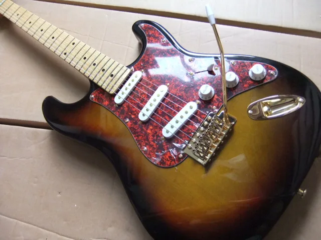 Wholesale New Fdr STR Model Electric Guitar 3 Pickups With Gold Hardware 100901