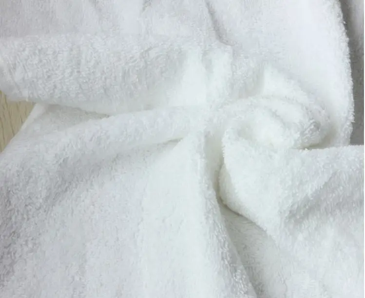 

White color 5 stars hotel bath towel 70 X 140 cm 680 grams high quality soft super water absorbent towel small wholesale