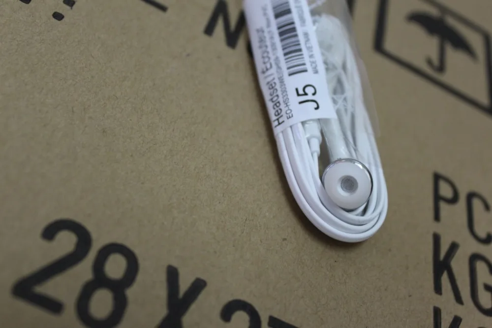 High-quality-Headset-in-ear-Bass-Stereo-Earphone-with-micro-for-Samsung-Galaxy-S3-S4-S5 (2)