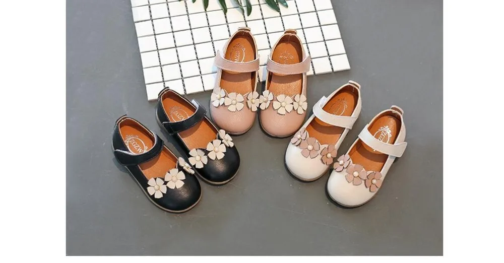 Весенне-Осенняя обувь для девочек с тремя маленькими цветами размеры 21-36, нарядные туфли для детей милые туфли на плоской подошве из искусственной кожи для девочек