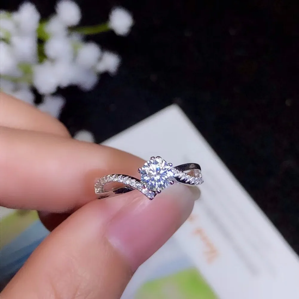 Cena Moissanite klasyczny styl, wysokiej gęstości kamieni szlachetnych, porównywalne do diamentów. 0.5 karatów. 925 prawdziwe srebro